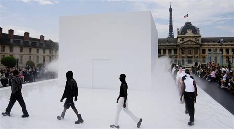 Givenchy models walk on water in Paris Fashion Week